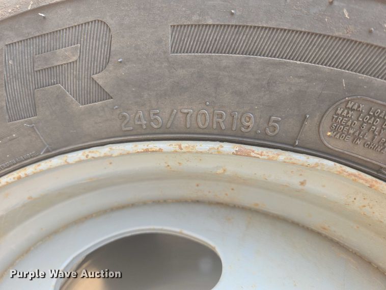 image for item DY1083 2015 Ford F450 Crew Cab utility / service truck