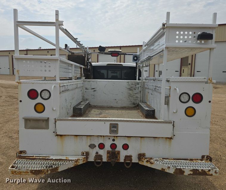 image for item DY1085 2017 Ford F550 Crew Cab utility / service truck