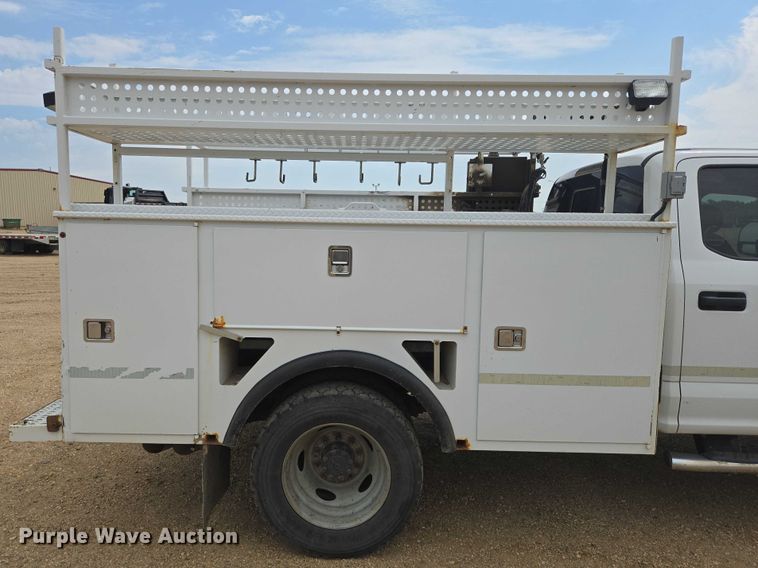 image for item DY1085 2017 Ford F550 Crew Cab utility / service truck