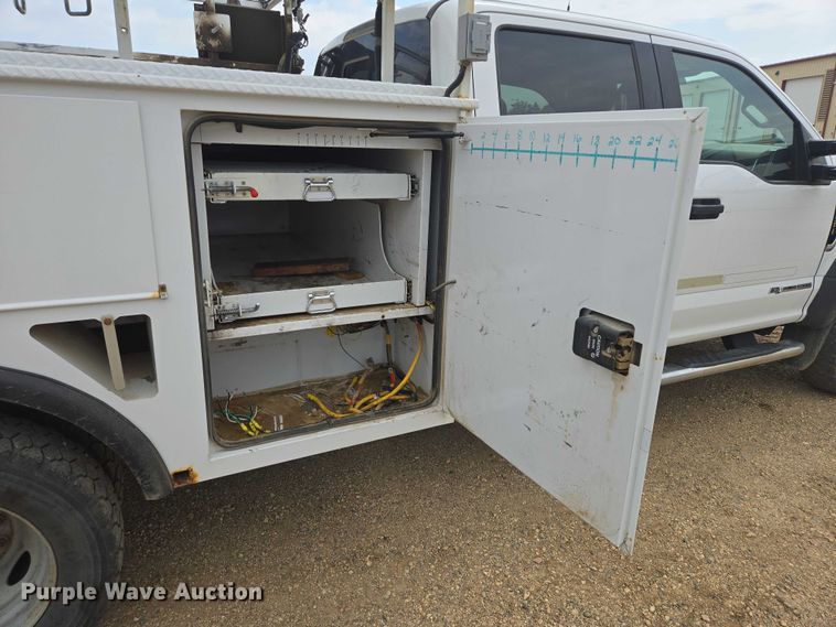 image for item DY1085 2017 Ford F550 Crew Cab utility / service truck