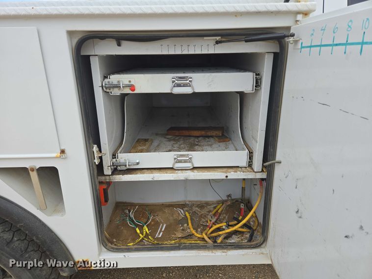 image for item DY1085 2017 Ford F550 Crew Cab utility / service truck