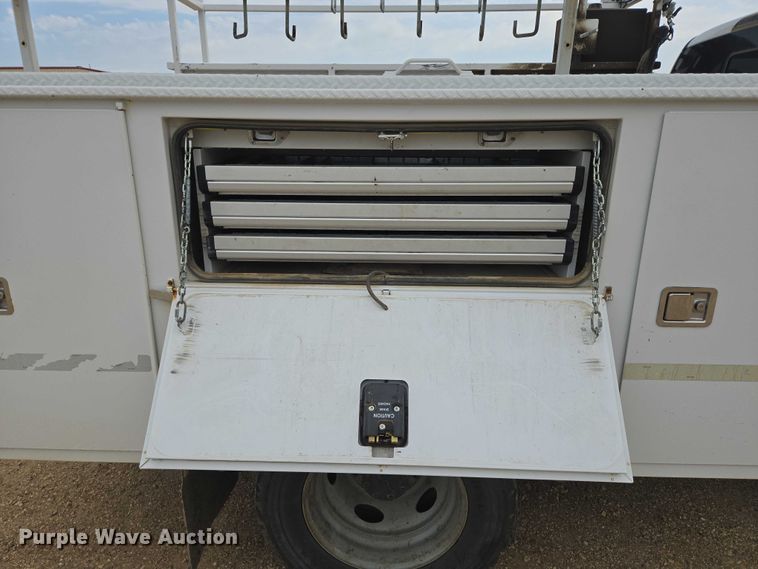 image for item DY1085 2017 Ford F550 Crew Cab utility / service truck