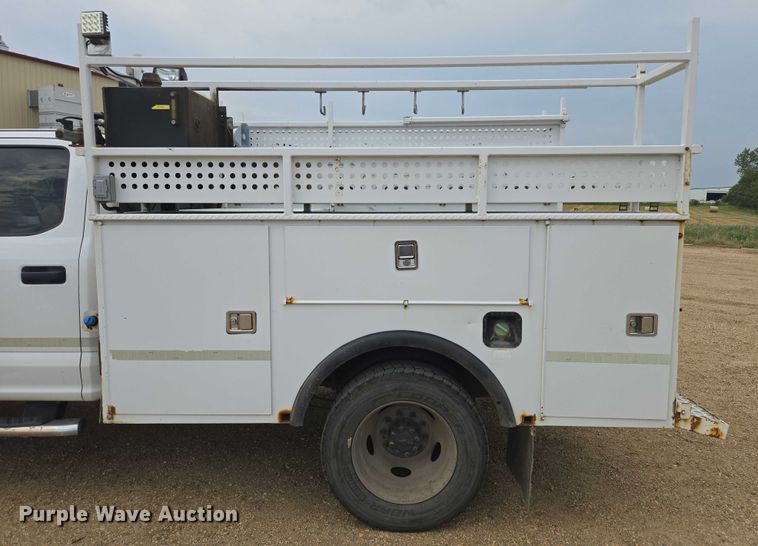 image for item DY1085 2017 Ford F550 Crew Cab utility / service truck