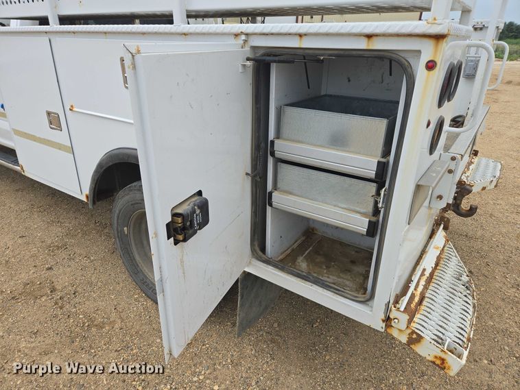 image for item DY1085 2017 Ford F550 Crew Cab utility / service truck