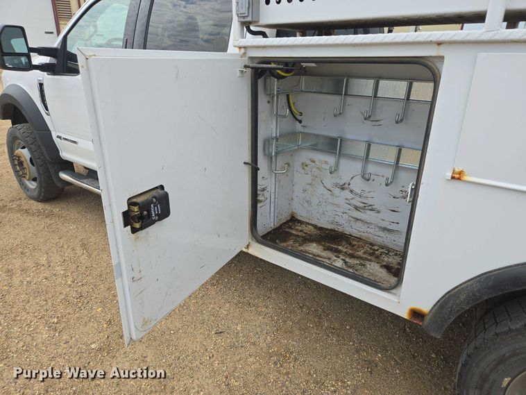 image for item DY1085 2017 Ford F550 Crew Cab utility / service truck