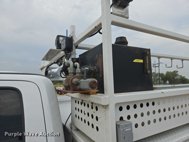 image for item DY1085 2017 Ford F550 Crew Cab utility / service truck