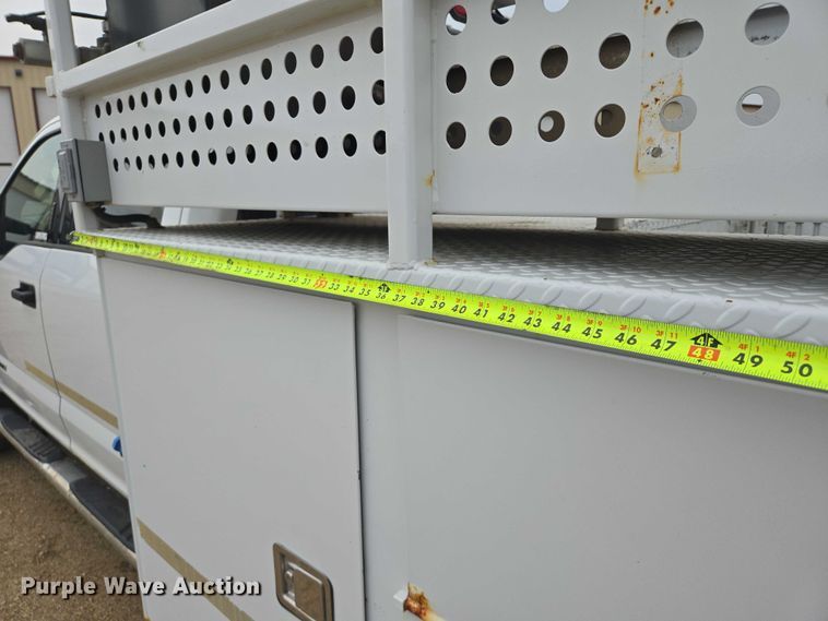 image for item DY1085 2017 Ford F550 Crew Cab utility / service truck