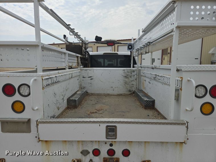 image for item DY1085 2017 Ford F550 Crew Cab utility / service truck