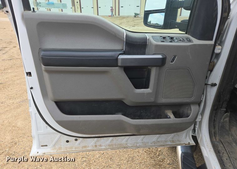 image for item DY1085 2017 Ford F550 Crew Cab utility / service truck