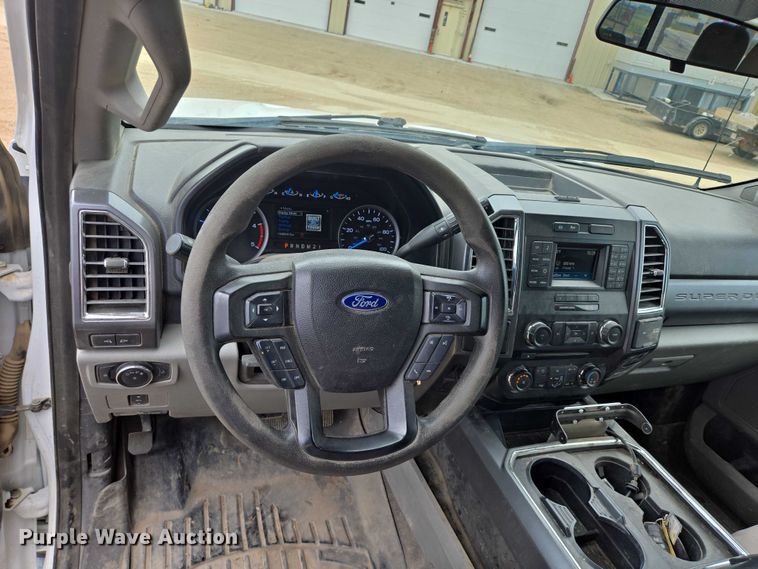 image for item DY1085 2017 Ford F550 Crew Cab utility / service truck