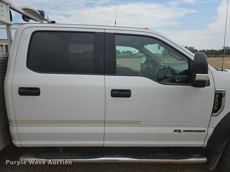 image for item DY1085 2017 Ford F550 Crew Cab utility / service truck