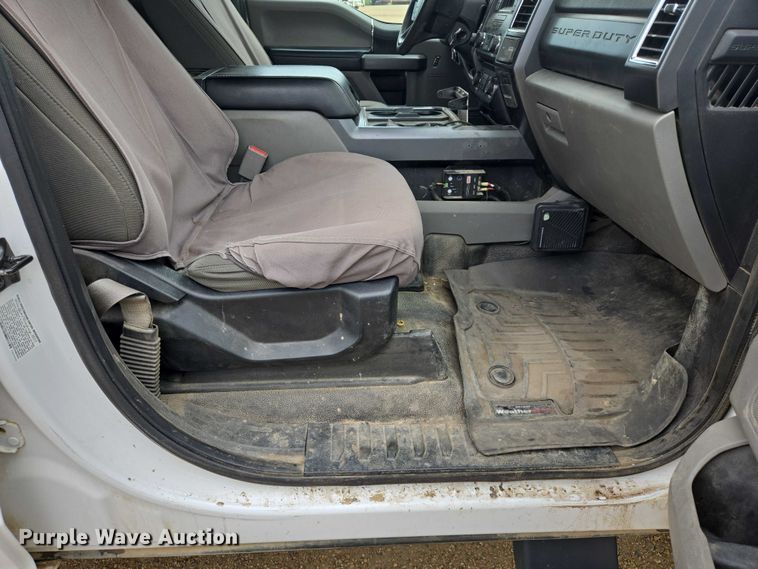 image for item DY1085 2017 Ford F550 Crew Cab utility / service truck