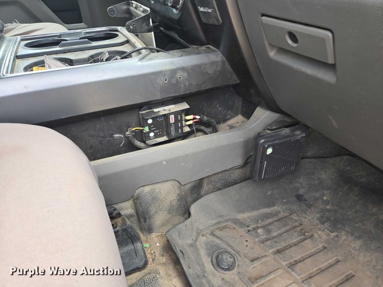 image for item DY1085 2017 Ford F550 Crew Cab utility / service truck