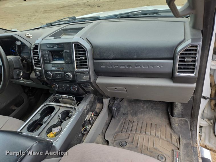 image for item DY1085 2017 Ford F550 Crew Cab utility / service truck