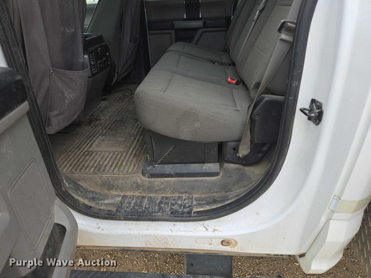 image for item DY1085 2017 Ford F550 Crew Cab utility / service truck