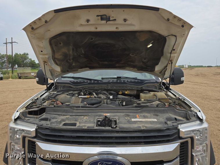 image for item DY1085 2017 Ford F550 Crew Cab utility / service truck