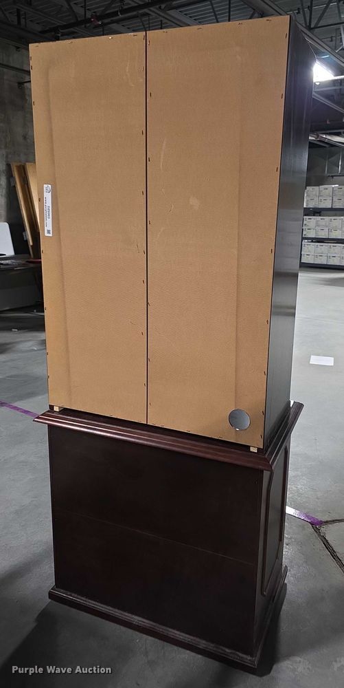 image for item DZ6063 Hutch