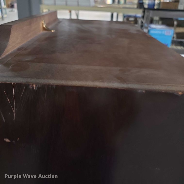 image for item DZ6063 Hutch