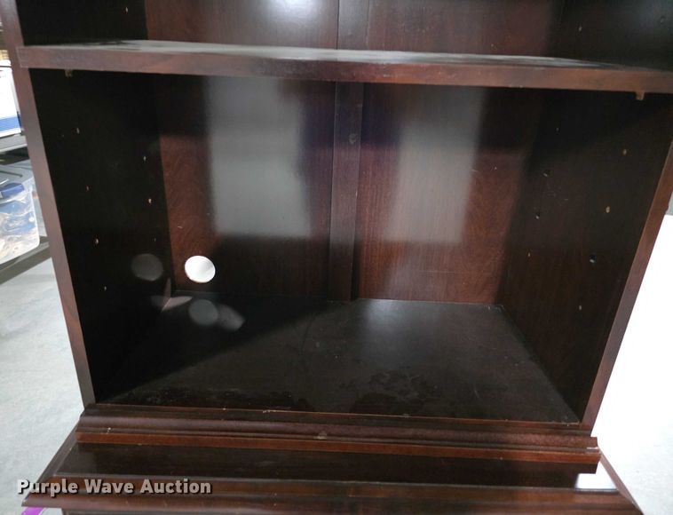 image for item DZ6063 Hutch