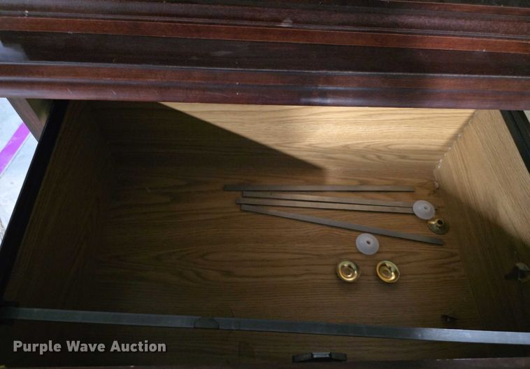 image for item DZ6063 Hutch