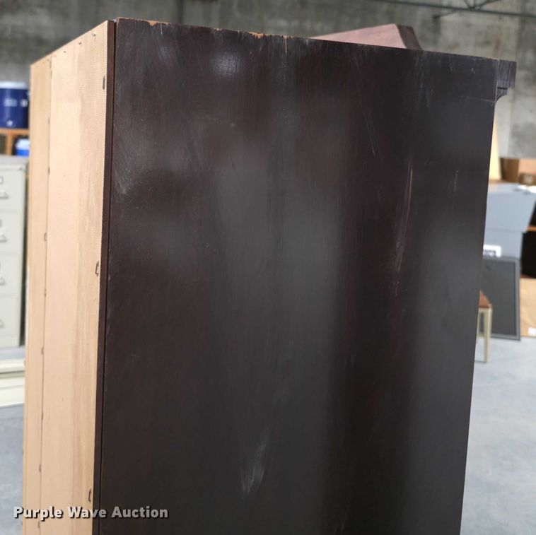 image for item DZ6063 Hutch