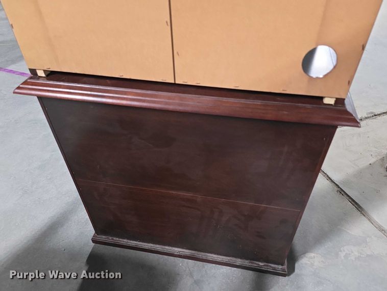 image for item DZ6063 Hutch