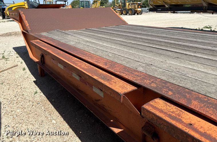 image for item DZ8532 1987 Trail King TK80-4560 drop deck equipment trailer