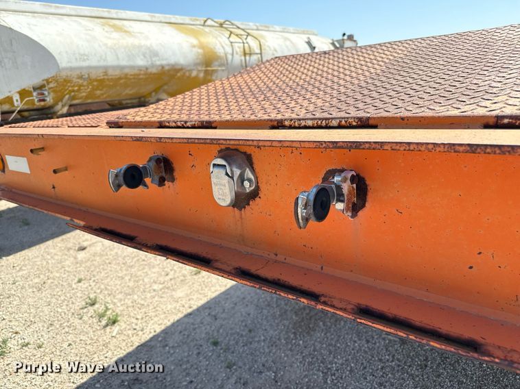 image for item DZ8532 1987 Trail King TK80-4560 drop deck equipment trailer