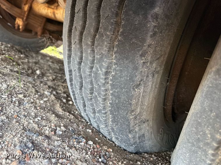 image for item DZ8532 1987 Trail King TK80-4560 drop deck equipment trailer