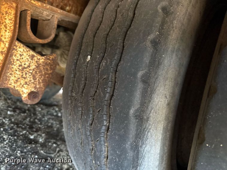 image for item DZ8532 1987 Trail King TK80-4560 drop deck equipment trailer