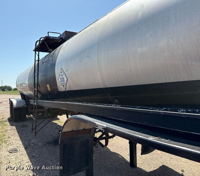 image for item DZ8533 1978 Etnyre DTR tank trailer