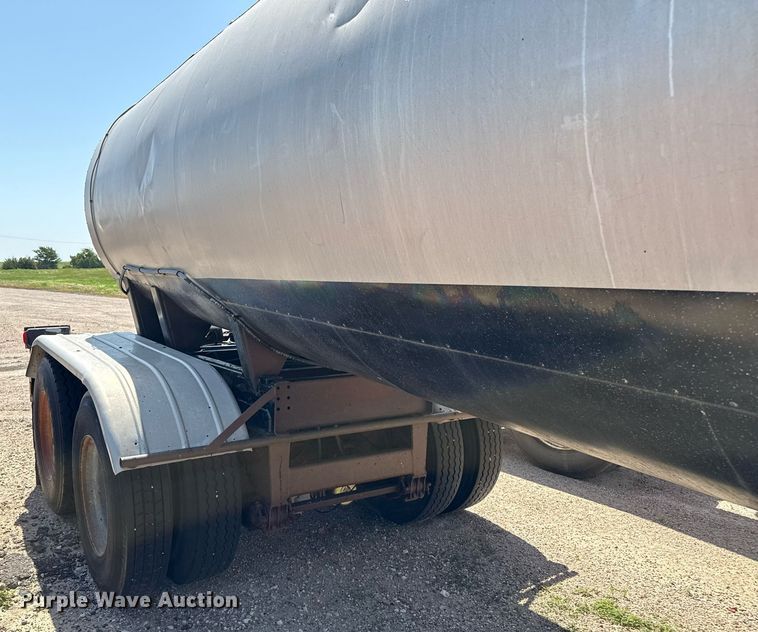 image for item DZ8533 1978 Etnyre DTR tank trailer