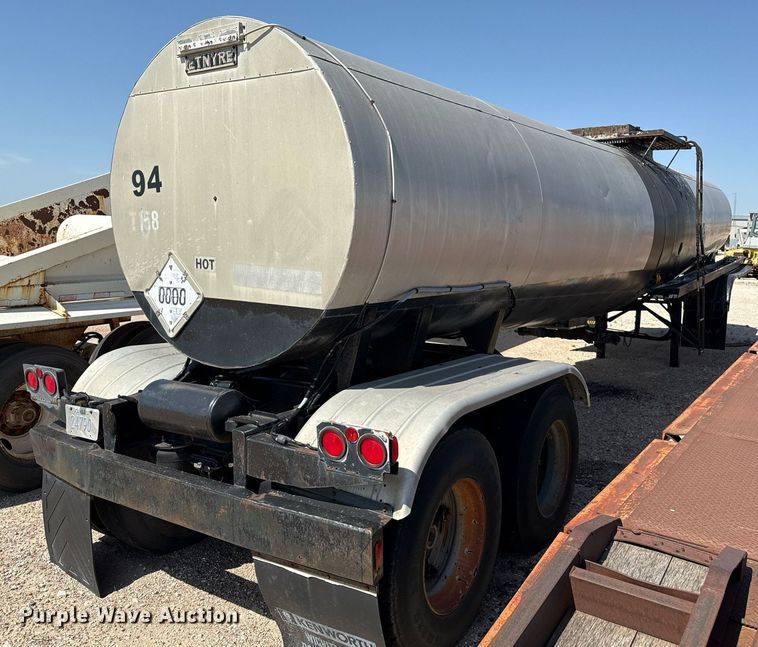 image for item DZ8533 1978 Etnyre DTR tank trailer