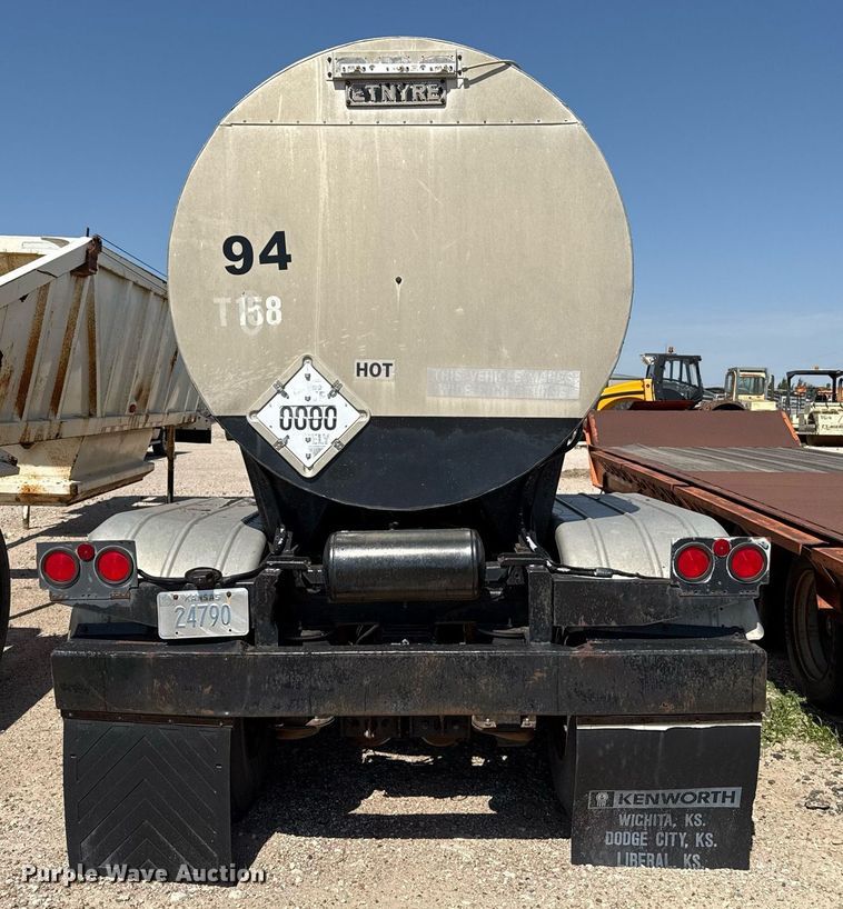 image for item DZ8533 1978 Etnyre DTR tank trailer