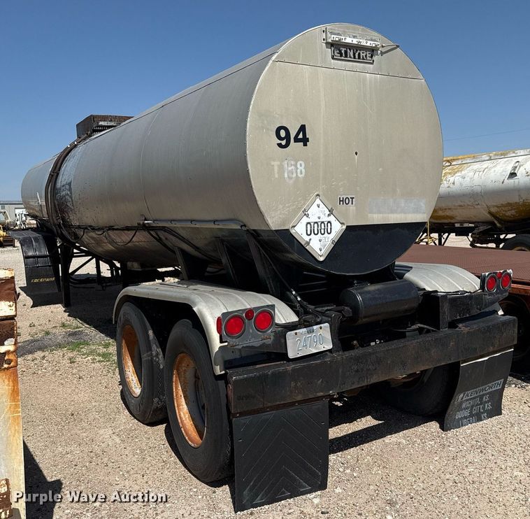 image for item DZ8533 1978 Etnyre DTR tank trailer