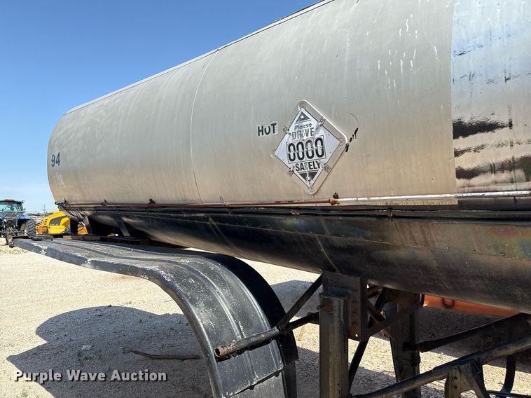 image for item DZ8533 1978 Etnyre DTR tank trailer