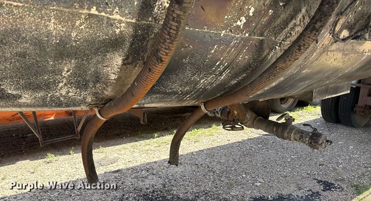 image for item DZ8533 1978 Etnyre DTR tank trailer