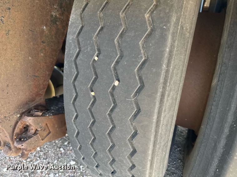 image for item DZ8533 1978 Etnyre DTR tank trailer