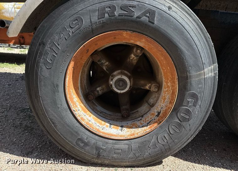 image for item DZ8533 1978 Etnyre DTR tank trailer