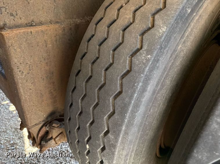 image for item DZ8533 1978 Etnyre DTR tank trailer