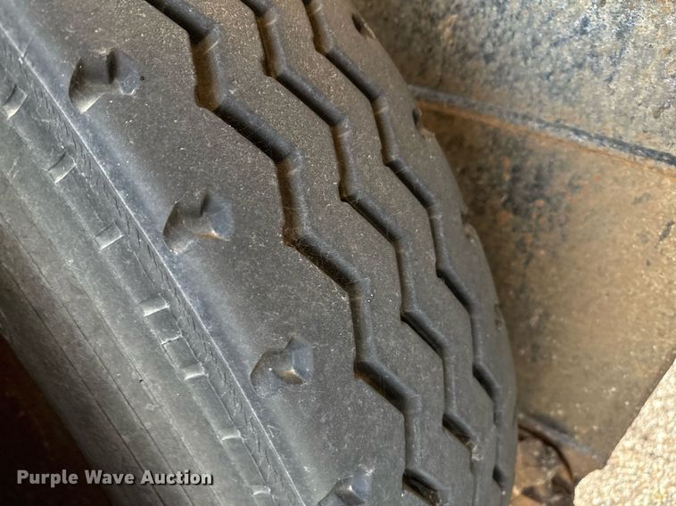 image for item DZ8533 1978 Etnyre DTR tank trailer