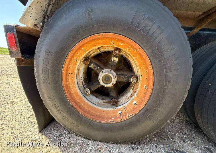 image for item DZ8533 1978 Etnyre DTR tank trailer