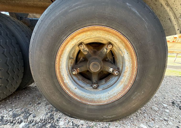 image for item DZ8533 1978 Etnyre DTR tank trailer