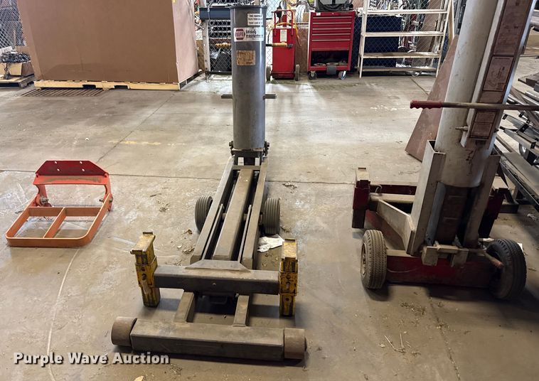 image for item DZ8775 (2) pneumatic jacks