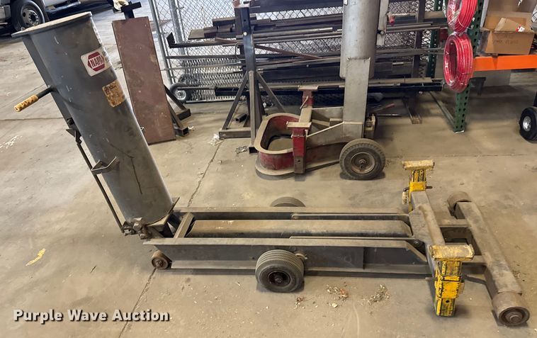 image for item DZ8775 (2) pneumatic jacks