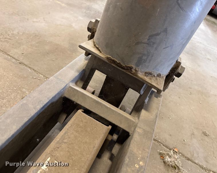 image for item DZ8775 (2) pneumatic jacks