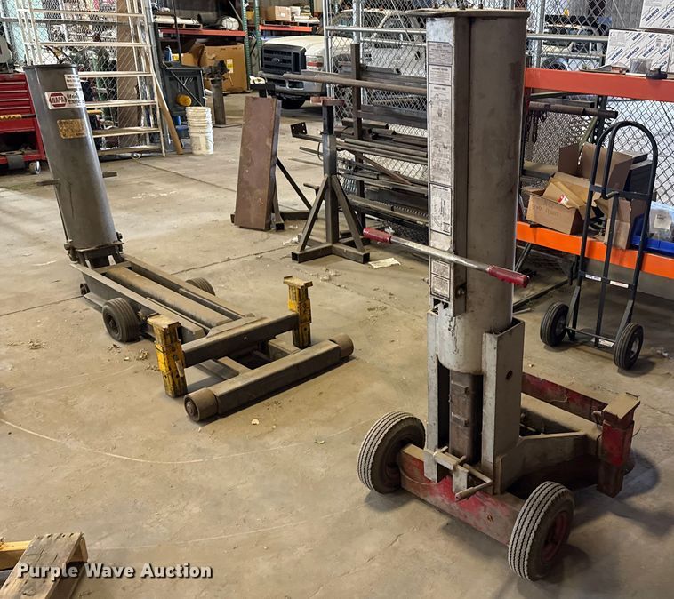 image for item DZ8775 (2) pneumatic jacks