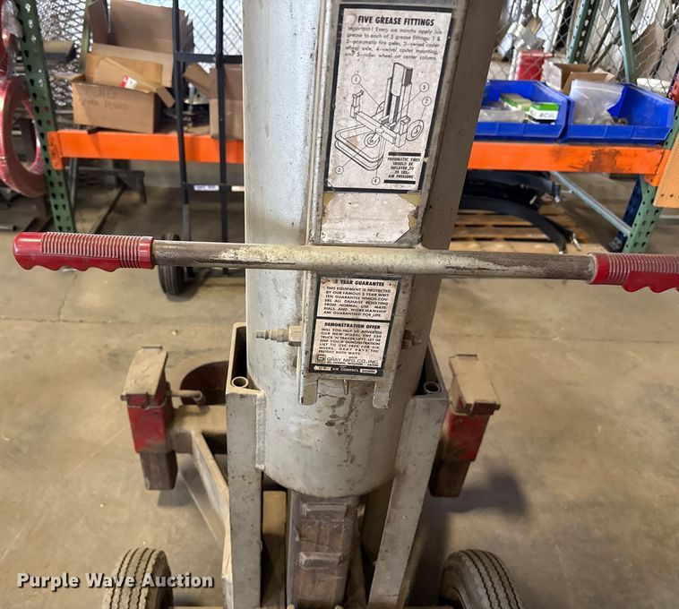 image for item DZ8775 (2) pneumatic jacks