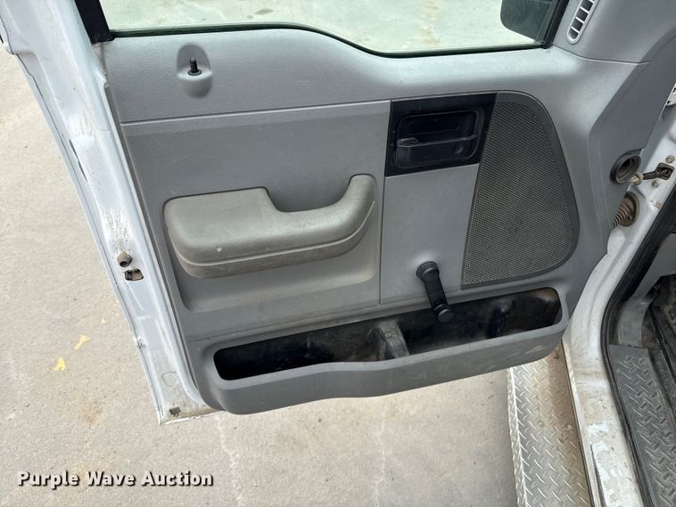 image for item DZ8777 2007 Ford F150 pickup truck