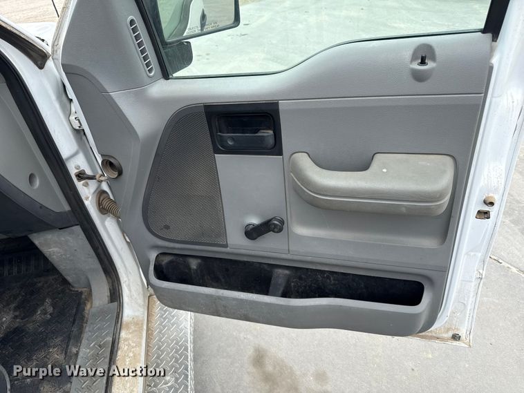 image for item DZ8777 2007 Ford F150 pickup truck